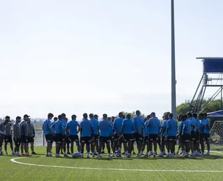 Bahia renova contrato com jovem promessa da base de apenas 16 anos