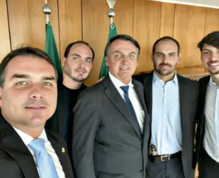 Bolsonaro define filho como seu candidato à Presidência da República