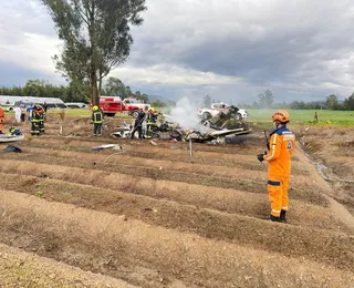 Cantor morre em queda de avião; acidente deixa seis vítimas