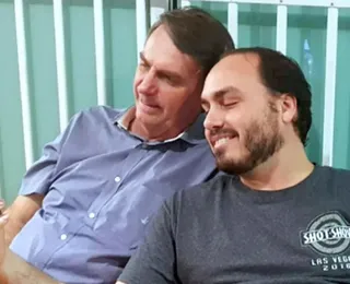 "Dormi com meu pai": Carlos revela estado de saúde do ex-presidente