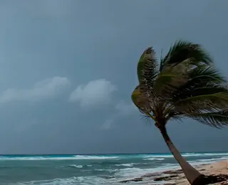 Frente fria causa ciclone e chuva intensa com possibilidade de enchentes