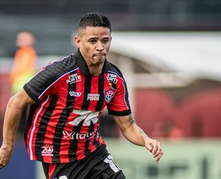 Coritiba tenta atravessar o Vitória para contratar Erick; saiba mais
