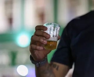Jovens bebem menos álcool e usam mais cigarro eletrônico em Salvador