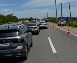 Engarrafamento tira paciência de motoristas na Linha Verde