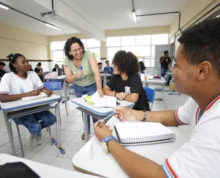 Escolas vão utilizar inteligência artificial para corrigir redações