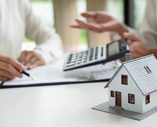 Especialistas projetam queda da inflação e diminuição de juros em 2026