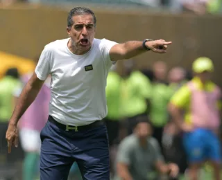 Ex-Bahia tem mala cheia de camisas de times brasileiros furtada