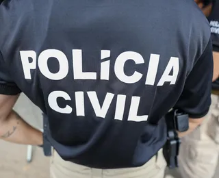 Falso policial é autuado por intimidar funcionários e clientes de loja