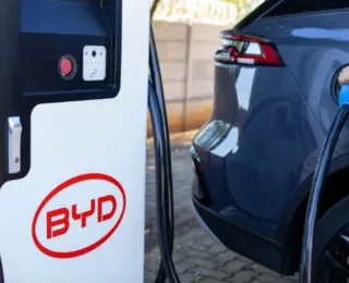 Gigante chinesa lidera com folga vendas de carros elétricos no Brasil em 2025