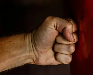 Homem protagoniza caso assustador de violência doméstica