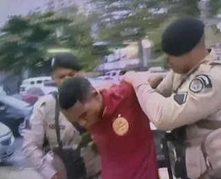 Homem tenta fugir de delegacia e causa correria no centro de Salvador