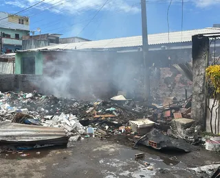 Incêndio de grandes proporções destrói comércio ao lado da UPA de São Marcos