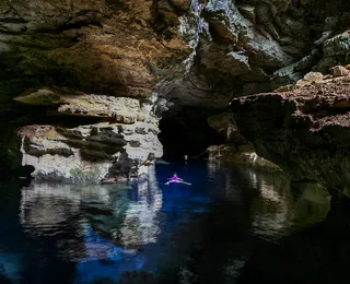 Paraíso escondido no Nordeste reúne cachoeira de 75 metros e piscinas naturais