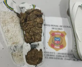 Mulheres tentam entrar em presídio com droga escondida na sandália