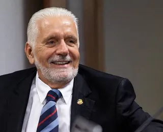 “Não cabia manter um condenado e outro ausente”, diz Wagner sobre cassações