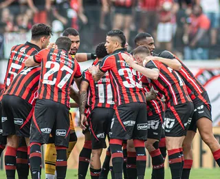 Não ficam! Vitória confirma saídas de volante e centroavante