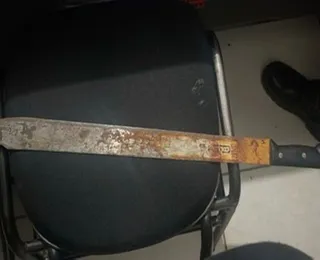 Violência: homem é preso após ameaçar a própria mãe com facão
