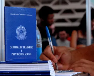 Taxa de desemprego cai a 5,2% no trimestre encerrado em novembro