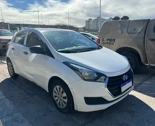 Três homens são presos com carro clonado e arma na Av. Paralela