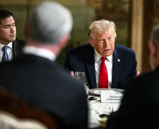 Trump ameaça intervir no Irã após mortes em protestos