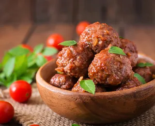 Truque de vó: o segredo para almôndegas perfeitas não está na carne