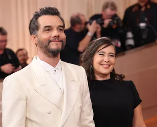 Wagner Moura chega ao tapete vermelho do Globo de Ouro 2026