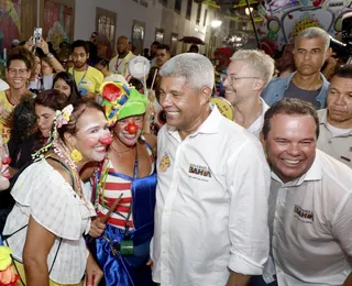 Jerônimo prestigia abertura oficial do Carnaval do Pelourinho
