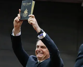Além de bispo e pastor, Bolsonaro pede visitas de padre na Papudinha