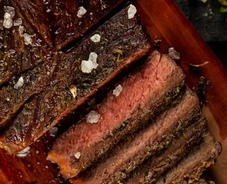 Anvisa suspende venda de item popular do churrasco