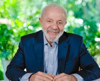 Deputado quer vetar dinheiro público para Carnaval após homenagem a Lula