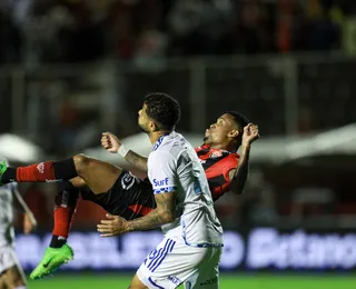 Artilheiro do Brasileirão pelo Vitória acerta com time da Série A
