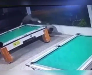 Vídeo: Assessor é morto a tiros em bar enquanto jogava sinuca