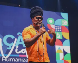 Carlinhos Brown abre calendário escolar de 2026 em Candeias