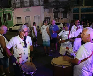 Carnaval familiar: Santo Antônio Além do Carmo vira refúgio na folia