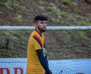 Clube tradicional do sul anuncia goleiro formado na base do Vitória