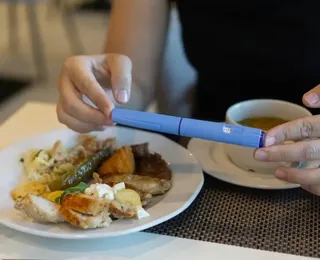 Conheça os alimentos "proibidos" para quem usa canetas emagrecedoras