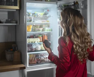 Desligar a geladeira à noite economiza energia? Saiba a verdade