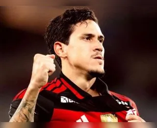 Flamengo goleia e avança às quartas do Carioca