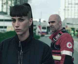 Fugindo do Carnaval? 4 séries viciantes da Netflix para ver em casa