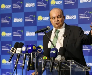 Governador diz que ex-presidente do BRB tratou de compra do Banco Master