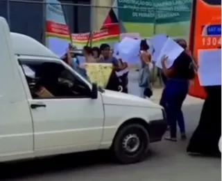 Homem invade protesto e atira em frente ao presídio de Feira