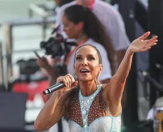 Ivete 'foge' de escolta da PM para falar com fãs