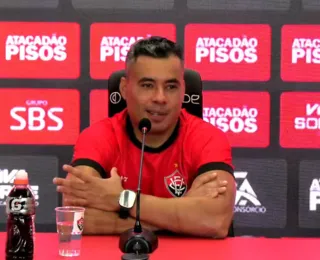 Jair enaltece "espírito coletivo" após grande estreia do Vitória