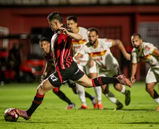 Kayzer elogia atuação em goleada e projeta Ba-Vi: "Tentar a vitória"