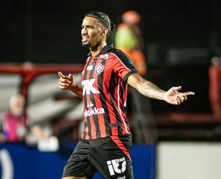 Lá ele! Com bom humor, Fabri comenta grande estreia do Vitória