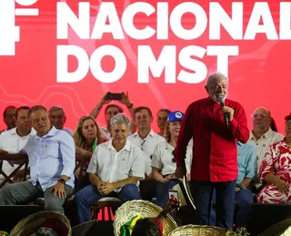 Lula abre 'ano da verdade' em Salvador e sela pacto com MST para 2026