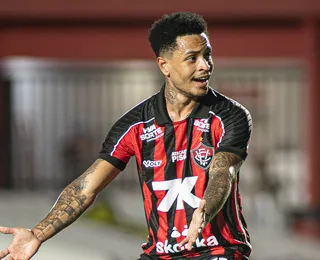 Matheuzinho lamenta erros do Vitória em goleada contra o Palmeiras