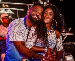 Muito chamego: Erika Januza e Arlindinho curtem Carnaval de Salvador