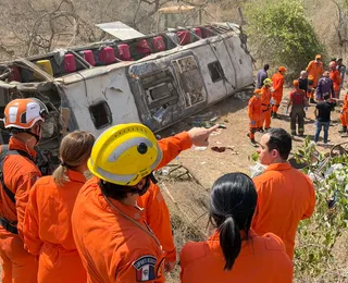 Ônibus com romeiros capota e deixa 15 mortos em Alagoas