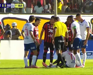 Ruan Pablo sofre entorse e deixa o campo no clássico Ba-Vi